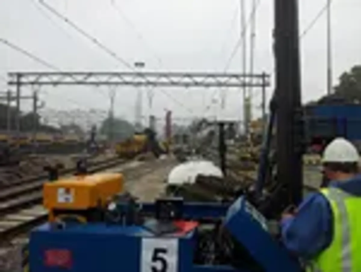 Boorwerkzaamheden langs het spoor